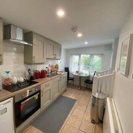 Location, Location! Gorgeous 1 Bed Apt- Киларни Екстериор снимка