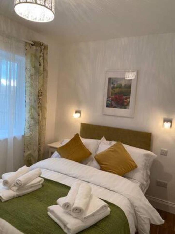 Location, Location! Gorgeous 1 Bed Apt- Киларни Екстериор снимка